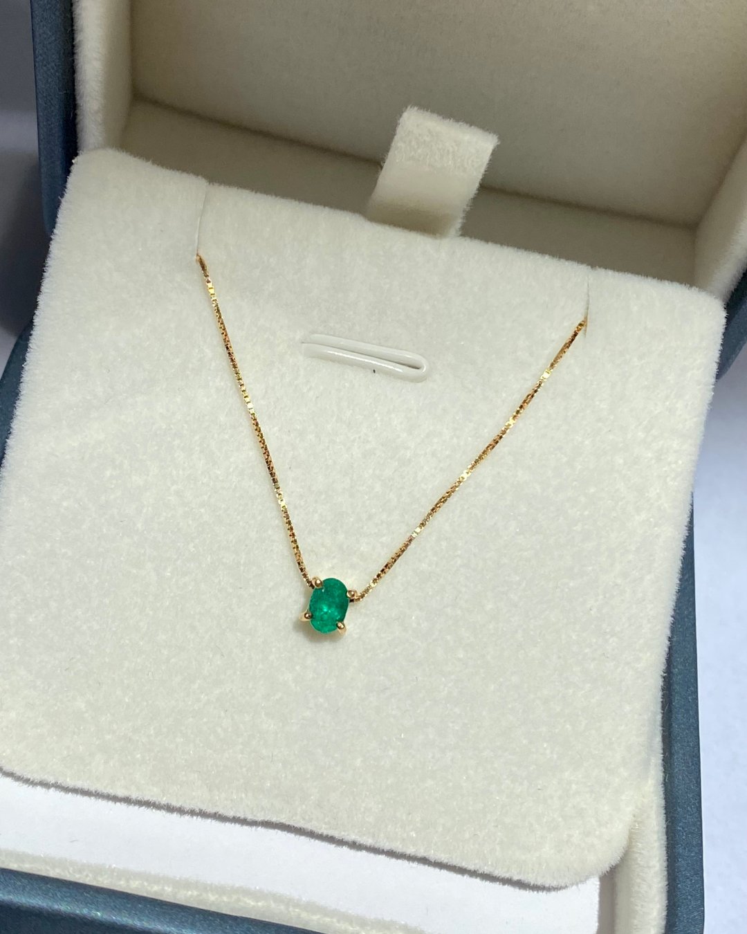 Cadena Ovalo Emerald en Oro Amarillo 18k con Esmeralda - LQ Jewelry Design