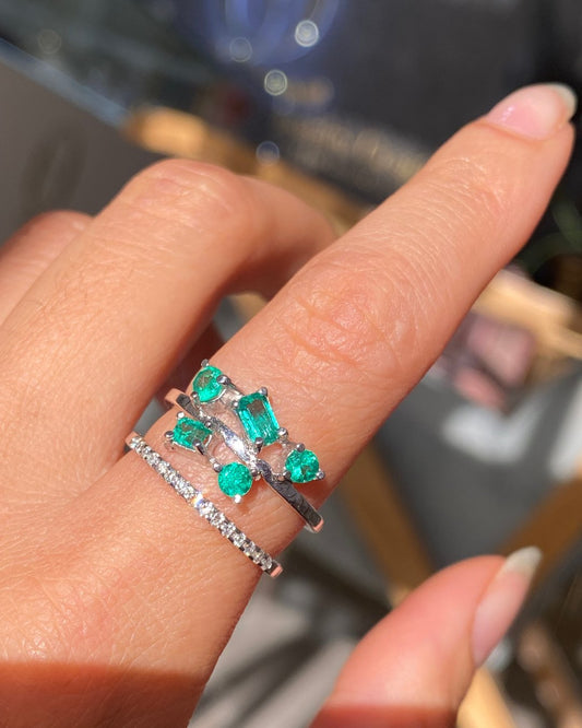 Anillo Emerald en Oro Blanco 18k con Esmeralda y Diamantes - LQ Jewelry Design
