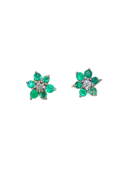 Aretes de Esmeralda Estilo Flor y Punto de Diamante en Oro Blanco 18k - LQ Jewelry Design