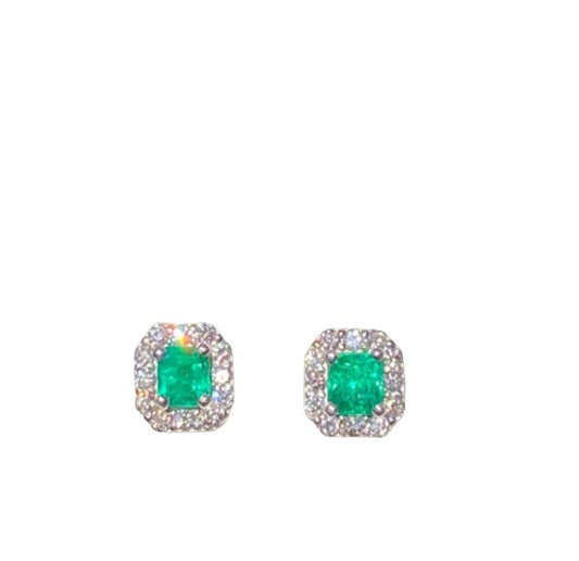 Aretes de Esmeraldas Cuadradas y Chispas de Diamantes en Oro Blanco 18k - LQ Jewelry Design