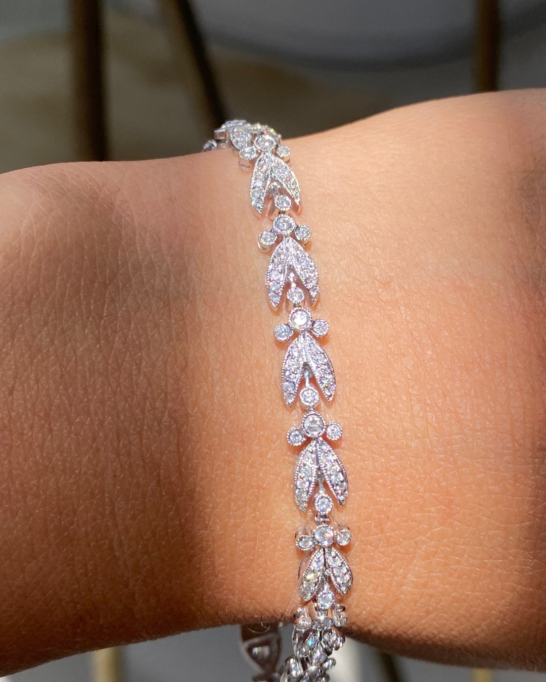 Brazalete Flower en Oro Blanco 18k con Diamantes - LQ Jewelry Design
