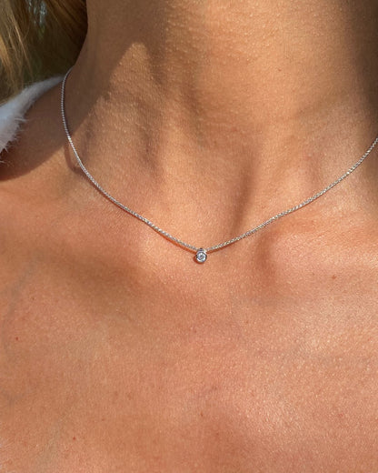 Cadena con Diamante Redondo en Oro Blanco 18k - LQ Jewelry Design